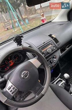 Хэтчбек Nissan Note 2012 в 