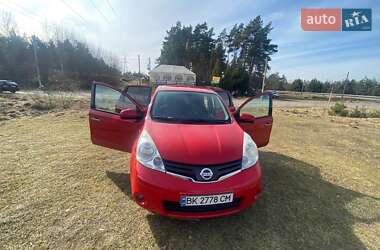 Хэтчбек Nissan Note 2011 в 