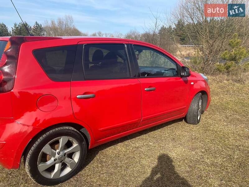 Хэтчбек Nissan Note 2011 в Ровно