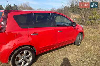 Хэтчбек Nissan Note 2011 в 