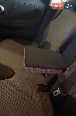 Хэтчбек Nissan Note 2011 в 
