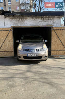 Хэтчбек Nissan Note 2008 в 