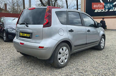 Хэтчбек Nissan Note 2011 в 