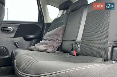 Хэтчбек Nissan Note 2011 в 