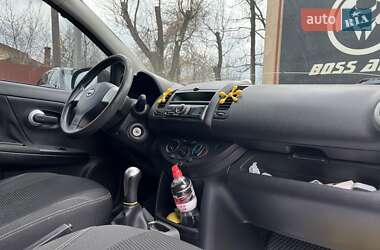 Хэтчбек Nissan Note 2011 в 