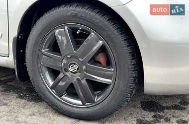 Хэтчбек Nissan Note 2006 в 