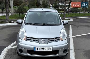 Хэтчбек Nissan Note 2006 в 