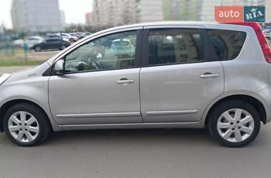Хэтчбек Nissan Note 2006 в 