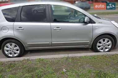 Хэтчбек Nissan Note 2006 в 