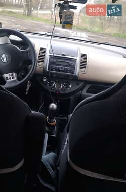 Хэтчбек Nissan Note 2006 в 