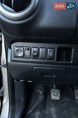 Хэтчбек Nissan Note 2007 в 