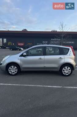 Хэтчбек Nissan Note 2006 в 