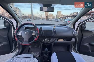 Хэтчбек Nissan Note 2006 в 