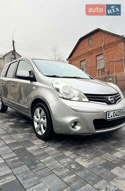 Хэтчбек Nissan Note 2009 в 