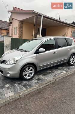 Хэтчбек Nissan Note 2009 в 