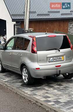 Хэтчбек Nissan Note 2009 в 