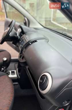 Хэтчбек Nissan Note 2009 в 