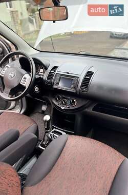 Хэтчбек Nissan Note 2009 в 