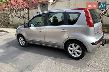 Хэтчбек Nissan Note 2007 в 