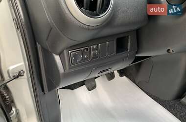Хэтчбек Nissan Note 2007 в 