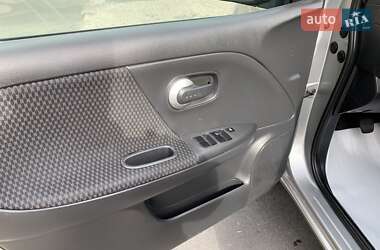 Хэтчбек Nissan Note 2007 в 