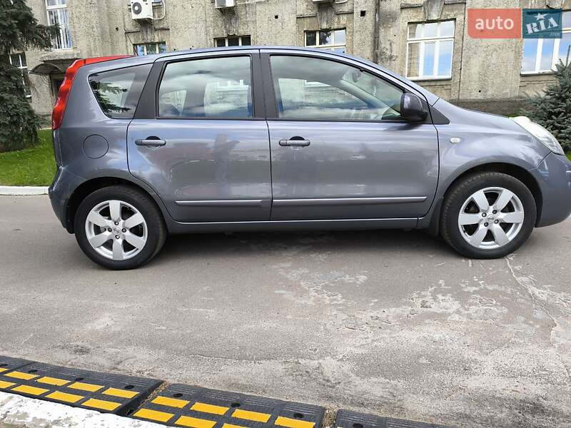 Хэтчбек Nissan Note 2008 в 