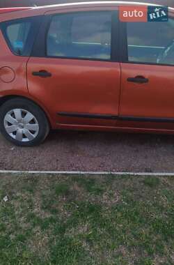 Хэтчбек Nissan Note 2007 в 