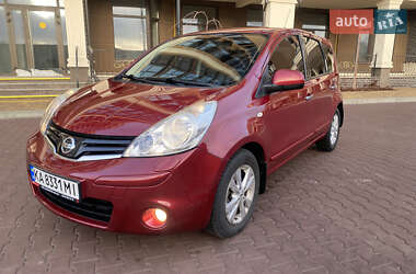 Хэтчбек Nissan Note 2011 в 