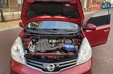 Хэтчбек Nissan Note 2011 в 