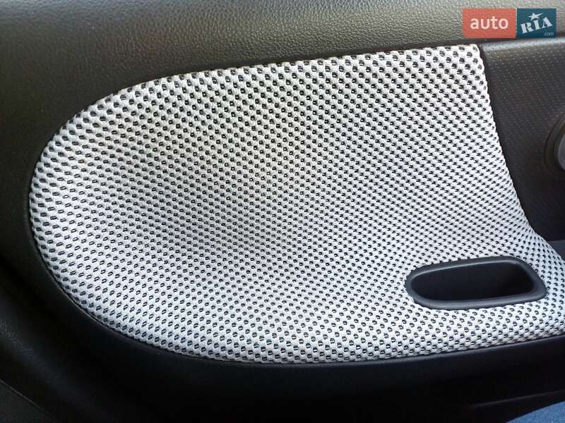 Хетчбек Nissan Note 2007 в Кам'янському