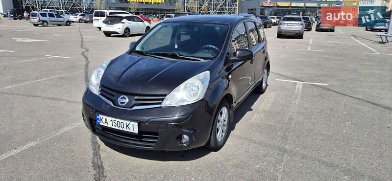 Хетчбек Nissan Note 2010 в Гатне