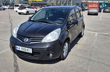 Хэтчбек Nissan Note 2010 в 