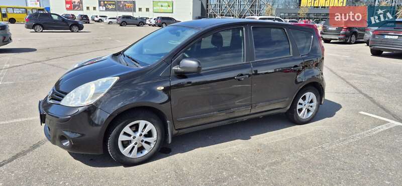 Хетчбек Nissan Note 2010 в Гатне