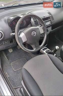Хэтчбек Nissan Note 2011 в 