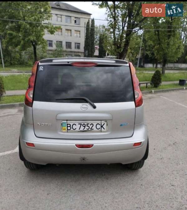 Хэтчбек Nissan Note 2011 в Львове