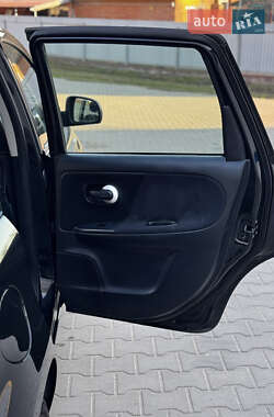 Хетчбек Nissan Note 2011 в 