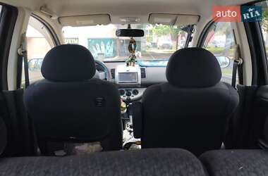 Хэтчбек Nissan Note 2011 в 