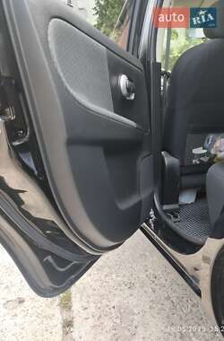 Хэтчбек Nissan Note 2011 в 
