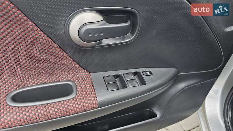 Хетчбек Nissan Note 2008 в Чернівцях