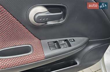 Хэтчбек Nissan Note 2008 в 