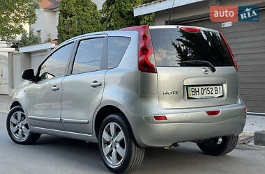 Хэтчбек Nissan Note 2009 в 