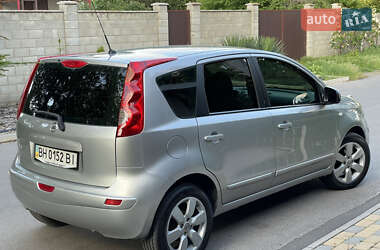 Хэтчбек Nissan Note 2009 в 