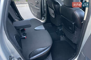 Хэтчбек Nissan Note 2009 в 