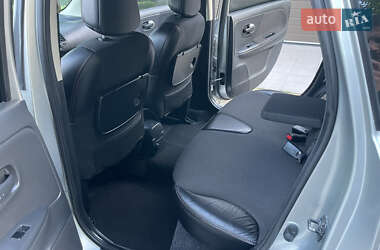 Хэтчбек Nissan Note 2009 в 