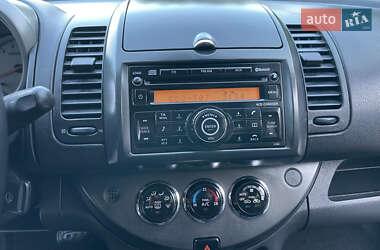 Хэтчбек Nissan Note 2009 в 