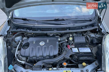 Хэтчбек Nissan Note 2009 в 