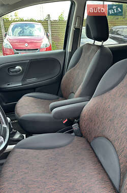 Хэтчбек Nissan Note 2009 в 