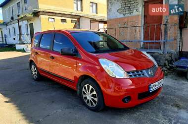 Хэтчбек Nissan Note 2008 в 