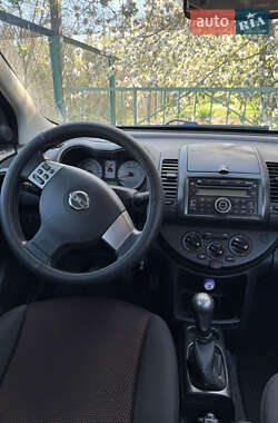 Хэтчбек Nissan Note 2008 в 