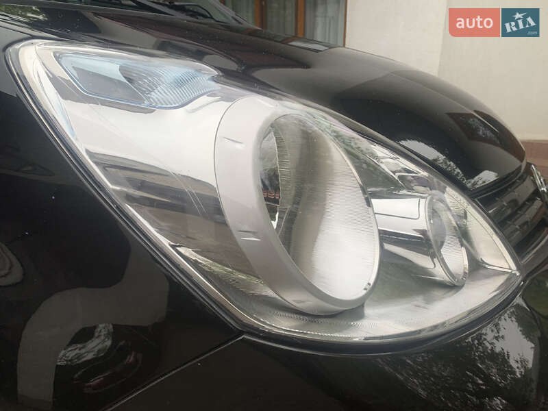 Хэтчбек Nissan Note 2010 в Казатине